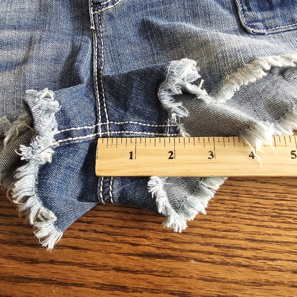 Almost Famous Distressed Patchwork Jean Shorts Si… - image 7